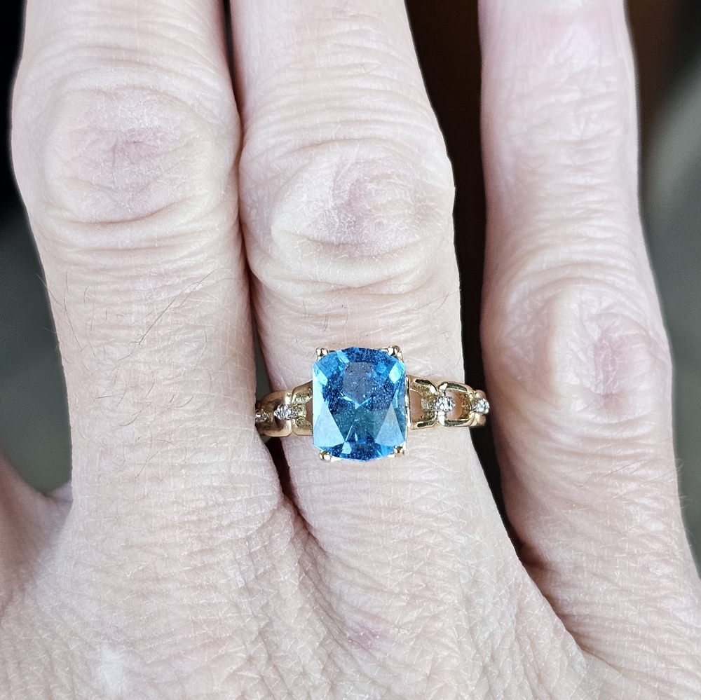Elegant Genuine Blue Topaz & Diamond Ring in 14kt Solid Yellow Gold! 🩵💎 - Picture 9 of 10